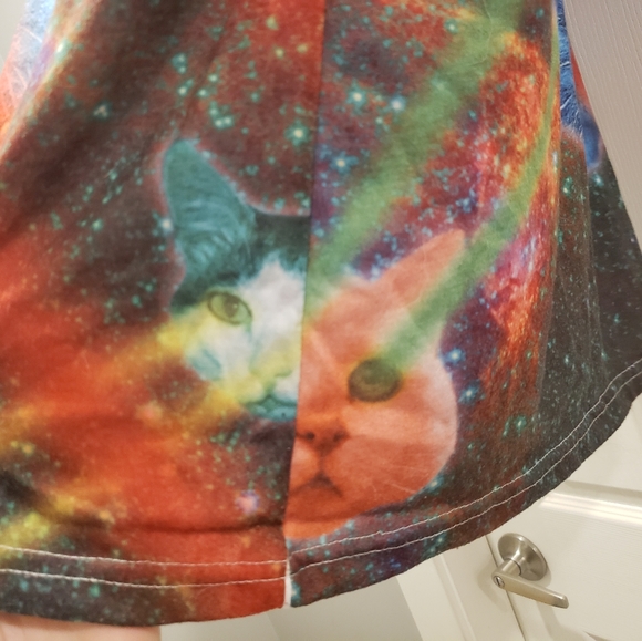 Amazing Laser Cat Shirt - Size L/XL - Picture 2 of 4